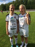 Vasemmalla Heidi Toukola pelasi ehjän ottelun ja Marika Ritvanen tykitti ottelun loppulukemat.