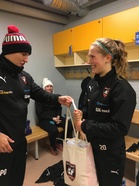 Erika Winter sai voittopistepalkinnon päävalmentaja Opolta.